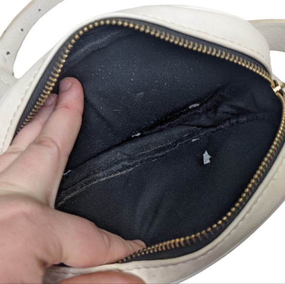 Women's White Quilted Chevron Faux Leather Fanny Pack Belt Bag🤍 - Picture 8 of 8